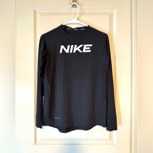 Youth Size XL Nike Black Long Sleeve Top with White Logo - Picture 1 of 6
